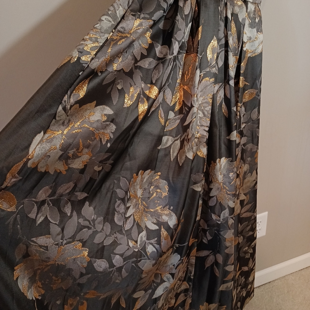 Eliza J Embellished Metallic Jacquard Pleated Ballgown With Pockets Size 6 - Picture 9 of 10